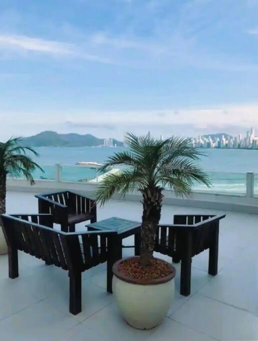 Piscina A Beira-Mar, Tranquilidade E Qualidade No Melhor De Bc Balneario Camboriu Exterior photo
