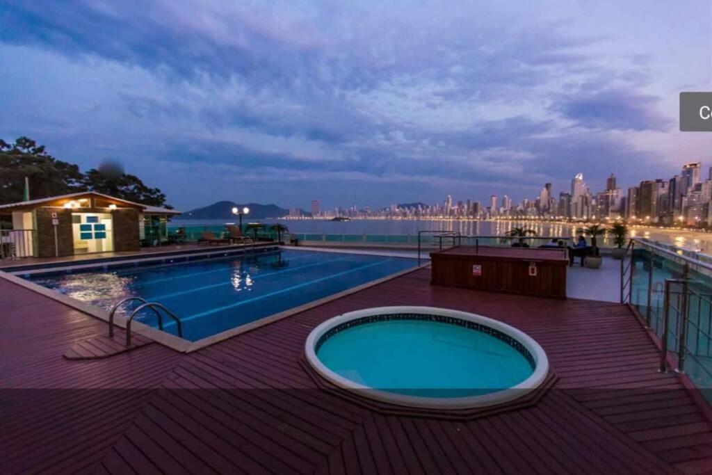 Piscina A Beira-Mar, Tranquilidade E Qualidade No Melhor De Bc Balneario Camboriu Exterior photo